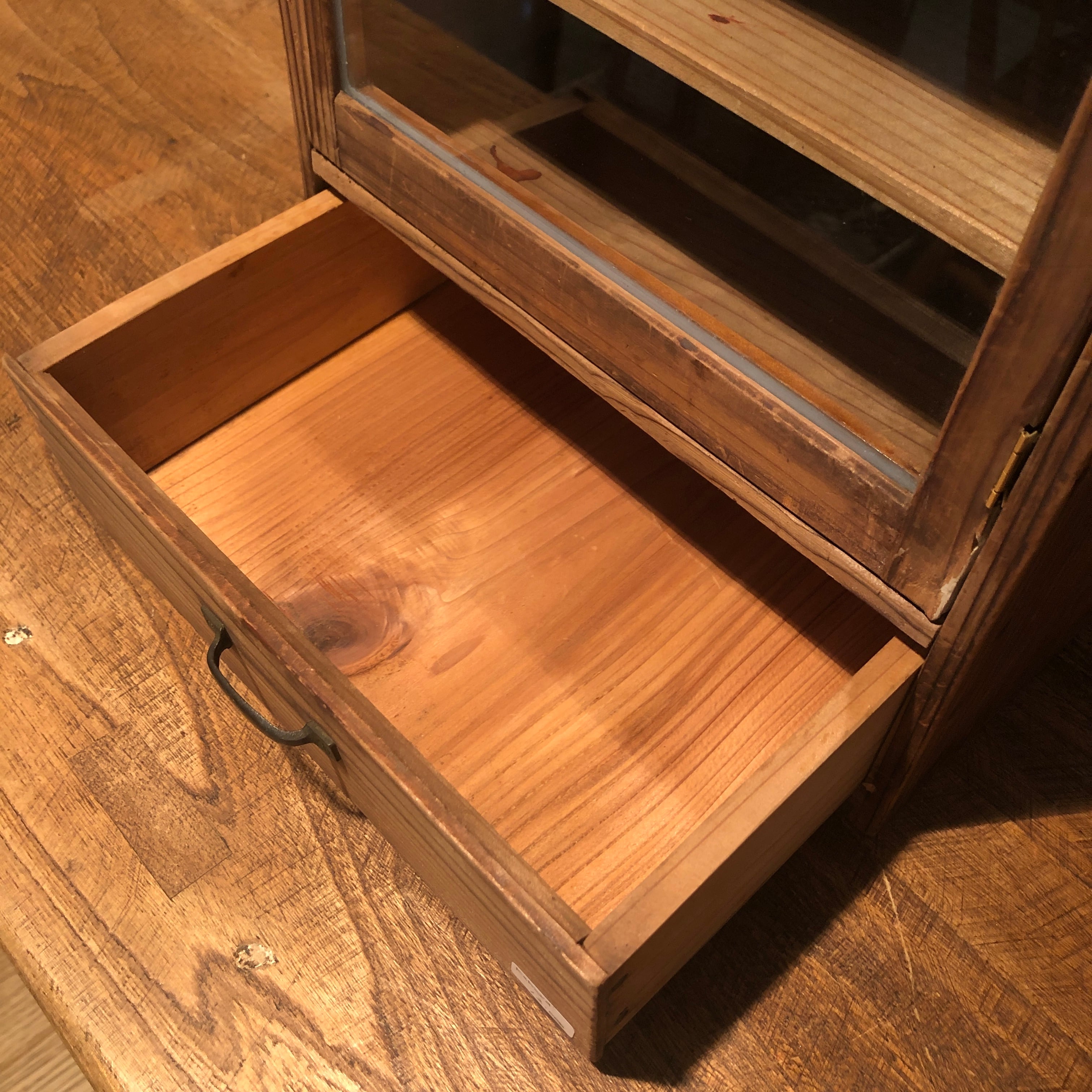 ガラス戸の小さな戸棚 木 シンプル アンティーク | 家貨屋 kakaya