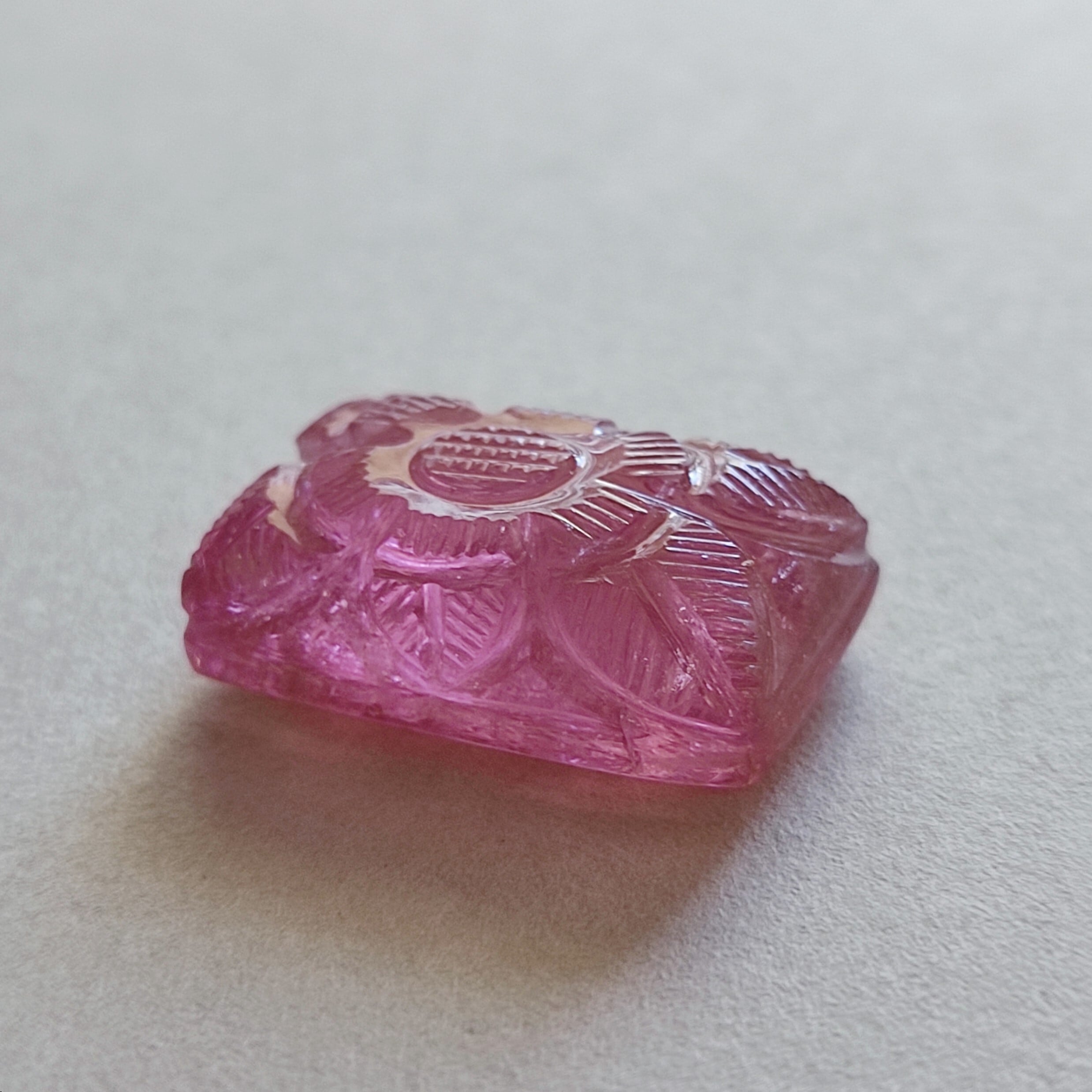 ピンク色の石の抽象彫刻 ピンク色の石の抽象彫刻 c3dc0d3fb06d75e30281bf48f2a274