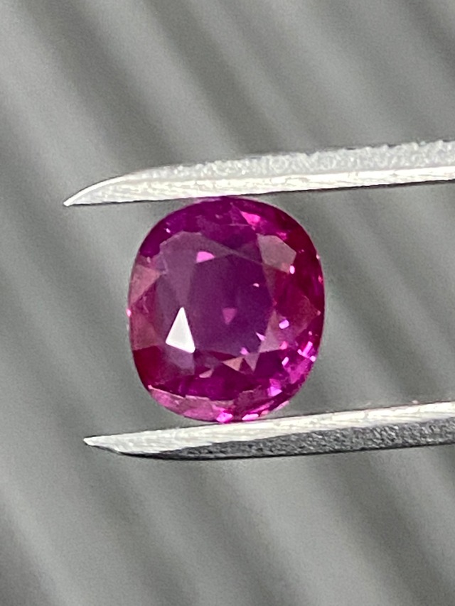 ミャンマー産　ルビー(加熱) 2.01ct AIGS鑑別書付き