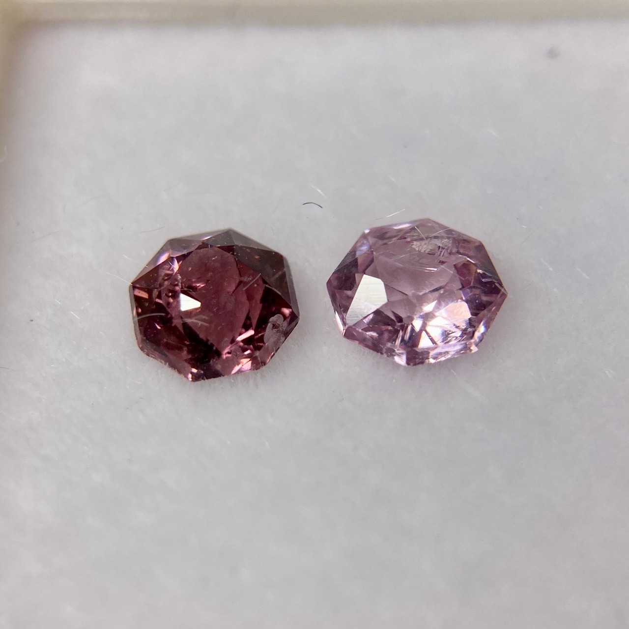 お花みたいなスピネル 訳アリセット  4.5mm-5mm以下 2点セット ⑰