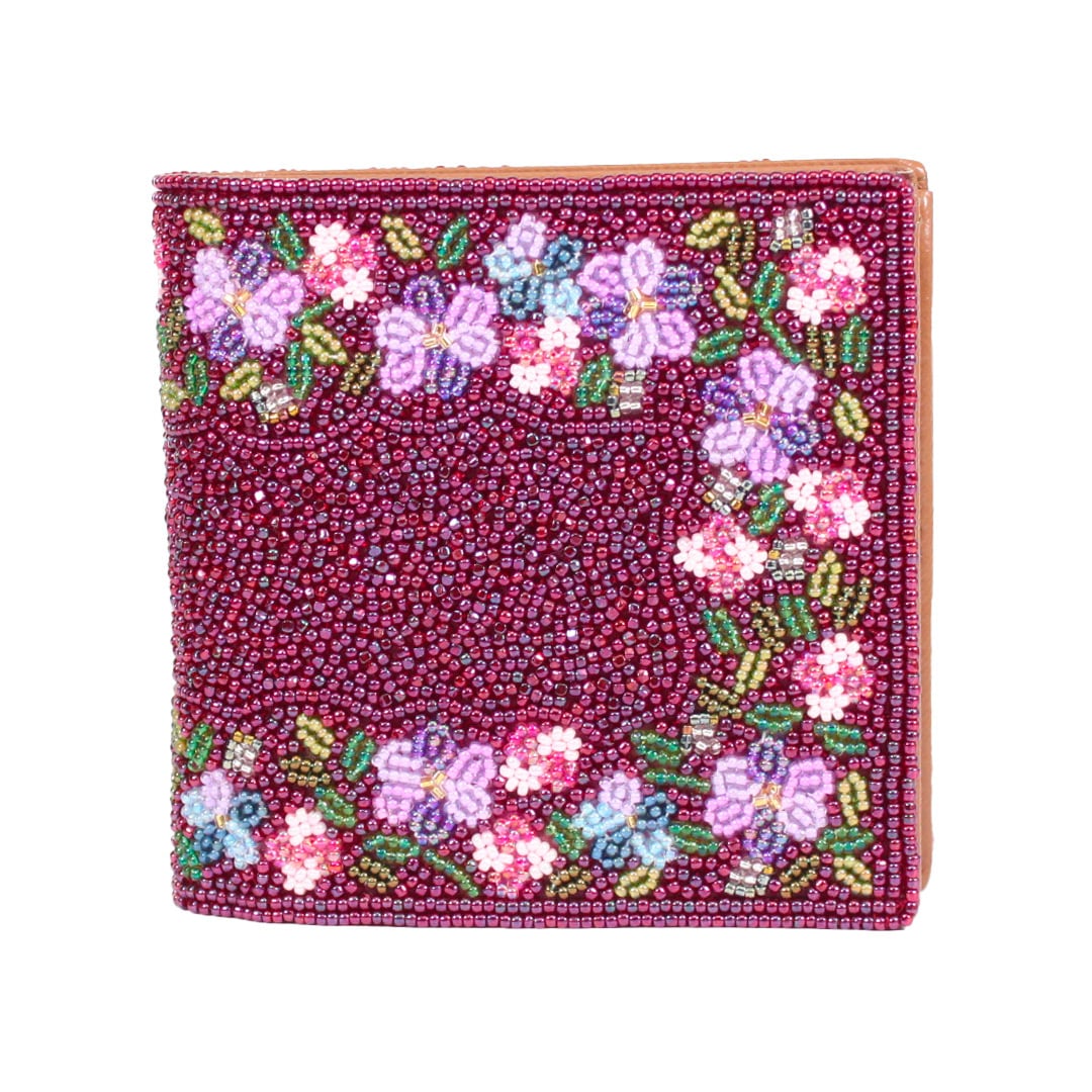 柏ビーズ　蝶柄のビーズ刺繍　二つ折り財布 柏ビーズ