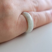 【9.5号】オンライン限定！ とろける淡緑色 くり抜き甲丸リング A貨翡翠 jd_rg1169