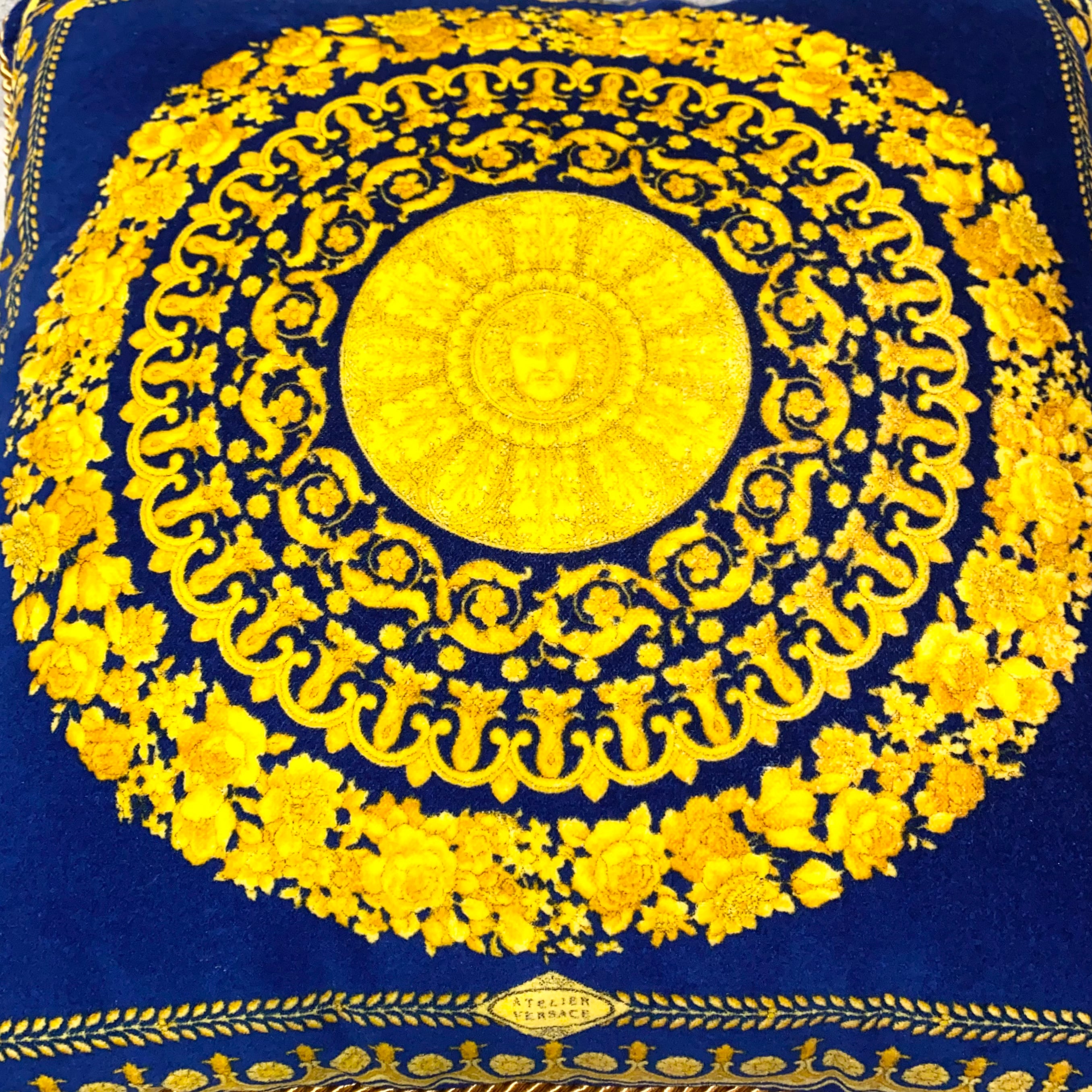 VERSACE reversible color baroque pattern velour cushion | NOIR ONLINE