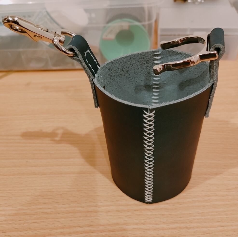 オイルレザーのペットボトルホルダー(小)【ネイビー】｜手作り革