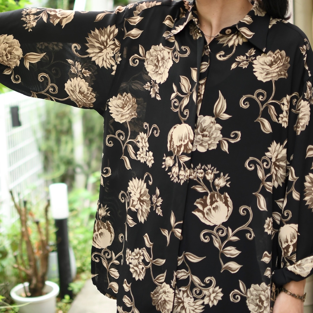Liz sport flower pattern sheer shirt