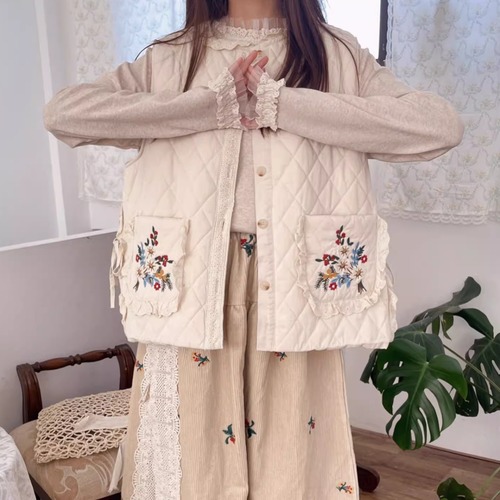 サイドリボンダイヤ柄刺繍ベスト ・8543