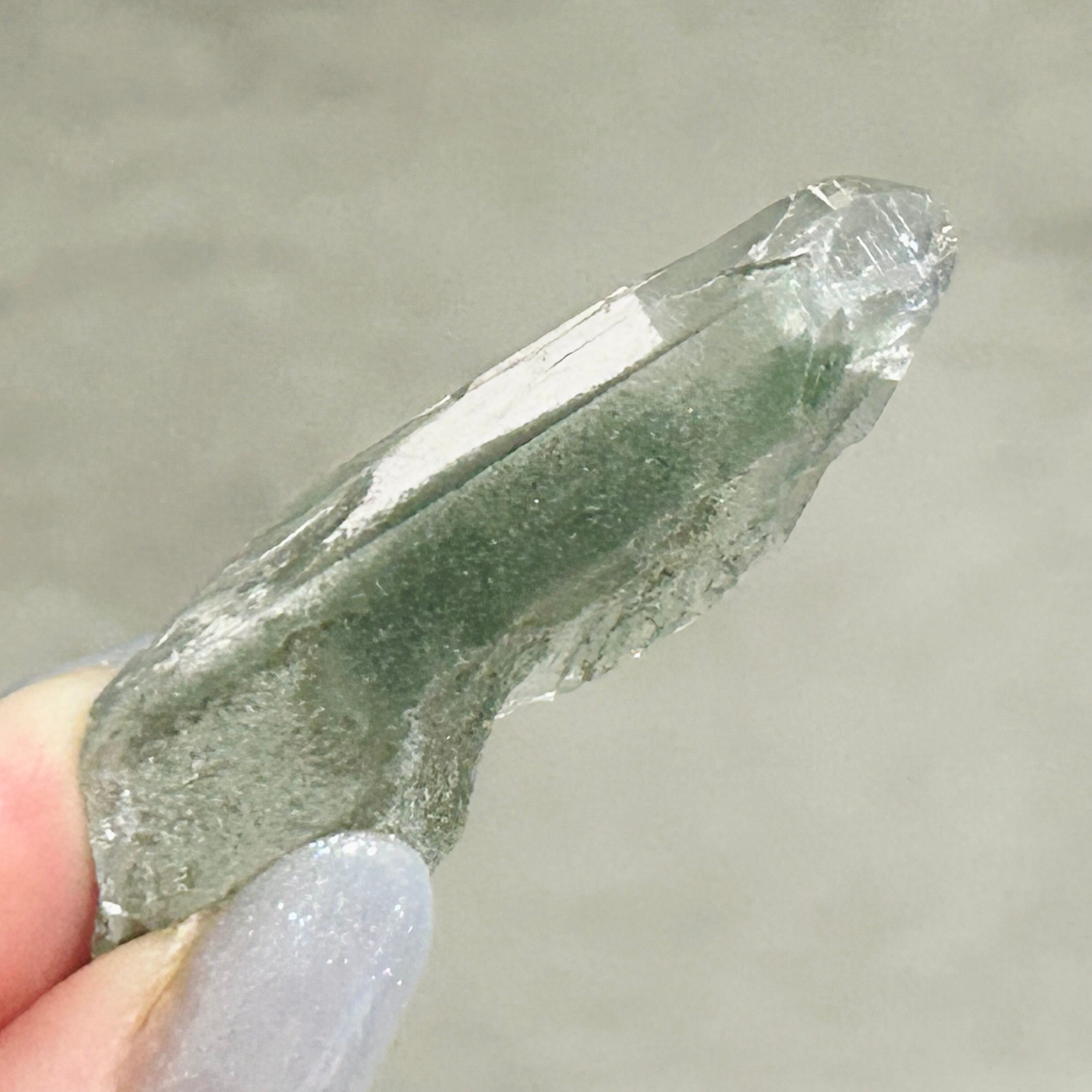 マニハール産水晶 クローライトインファントムクォーツ・グリーン