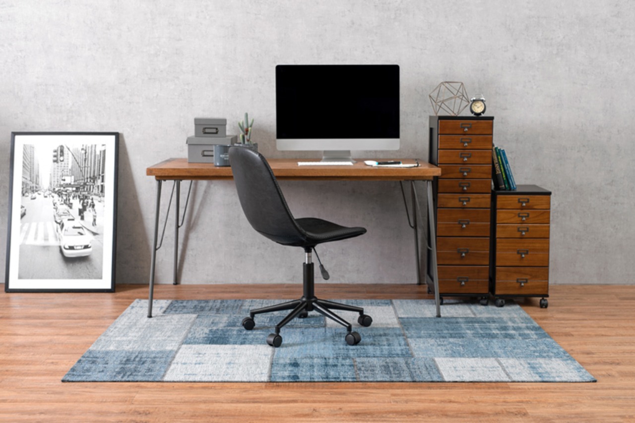 キャスター付き昇降チェア