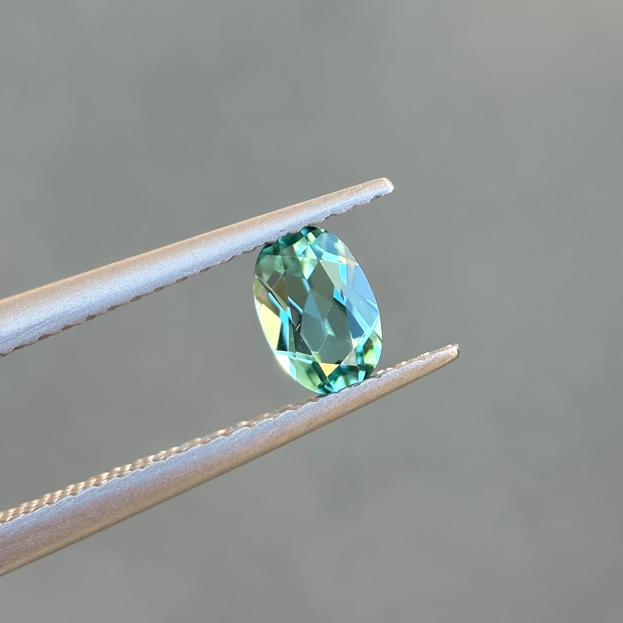 ネオンブルーグリーントルマリン 6.0x4.0mm, 約0.46ct, ナミビア産