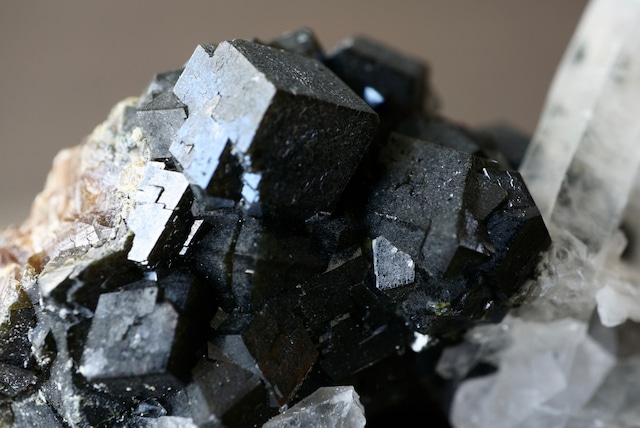 内モンゴル産アンドラダイトガーネット/クォーツ Andradite Garnet / Quartz 1906