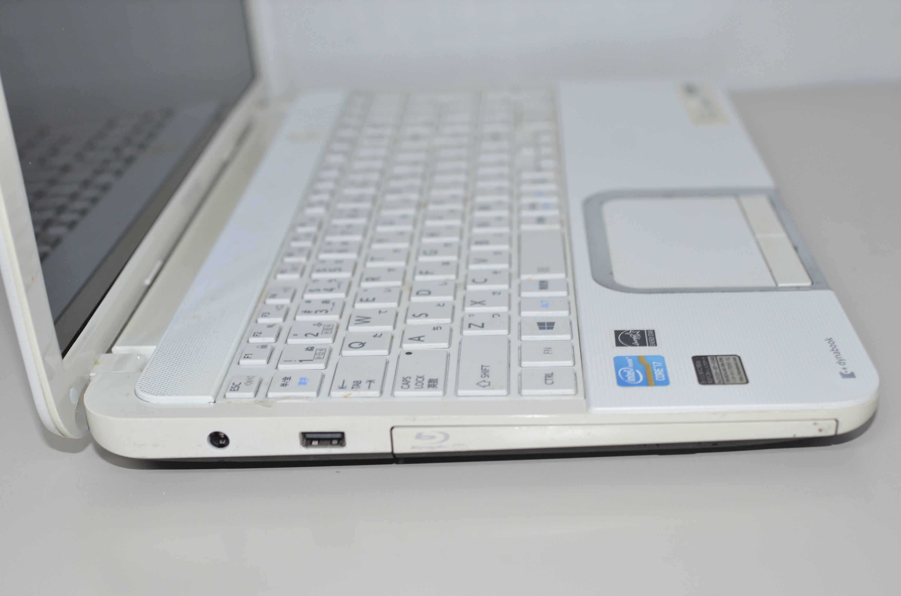 中古ノートパソコン 東芝 T552/58HW Windows11+office 新品爆速