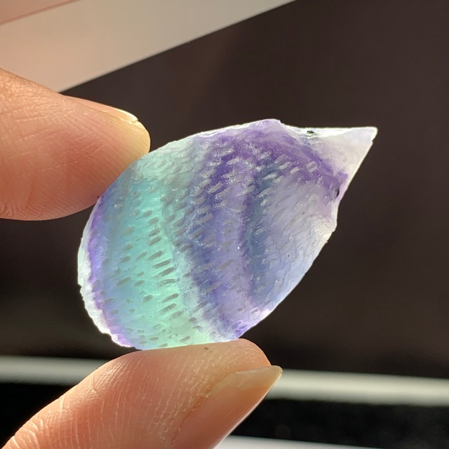 4.ハートアメジストクラスターに住み着いているフローライトハリネズミさん