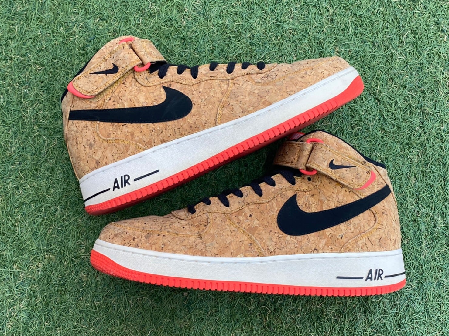 NIKE AIR FORCE 1 MID  