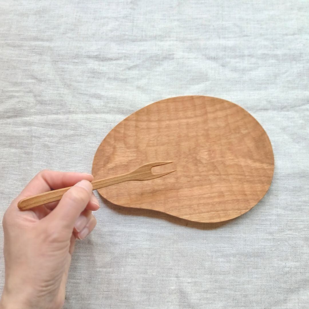 mujina木工房/尾池豪 手彫り変形皿(中)