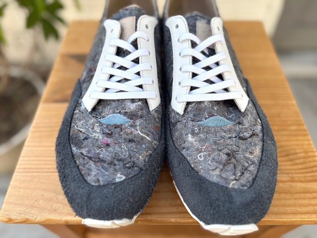 再生繊維フェルト×レザー　サステナブルスニーカー　グレー×ホワイト