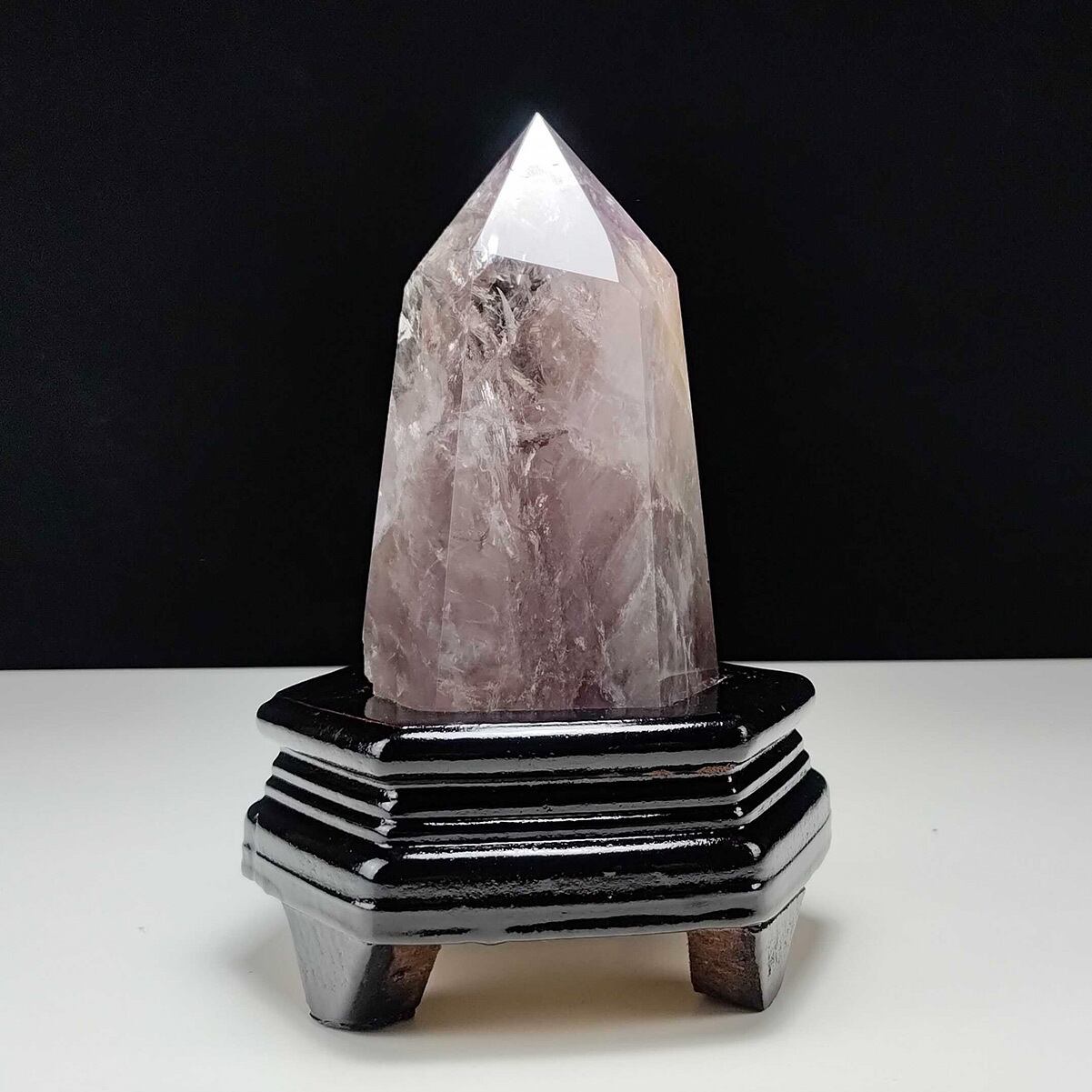 アメジスト 六角柱 アメシスト ポイント 置物 原石 虹入り ファントム 台座付属 一点物 152-2141