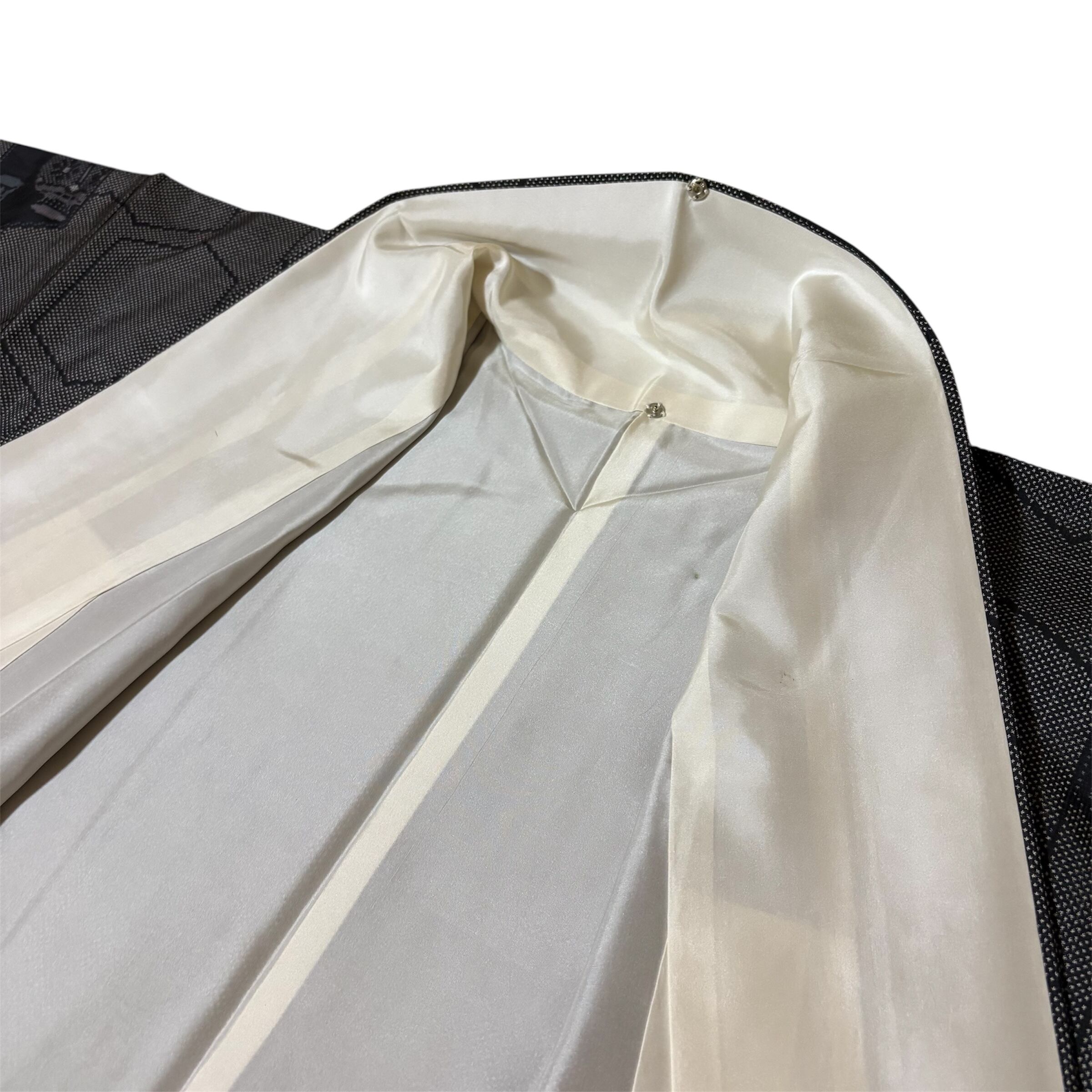 本場大島紬 7マルキ 亀甲重ね陶器文 証紙付き しつけ糸付き 未使用