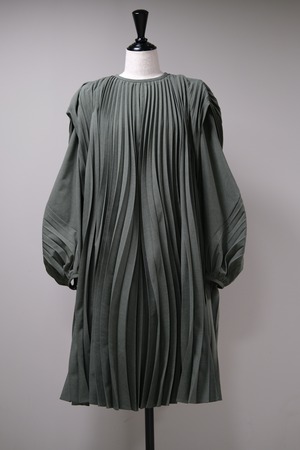【Mame Kurogouchi】Curved Pleated Dress - khaki