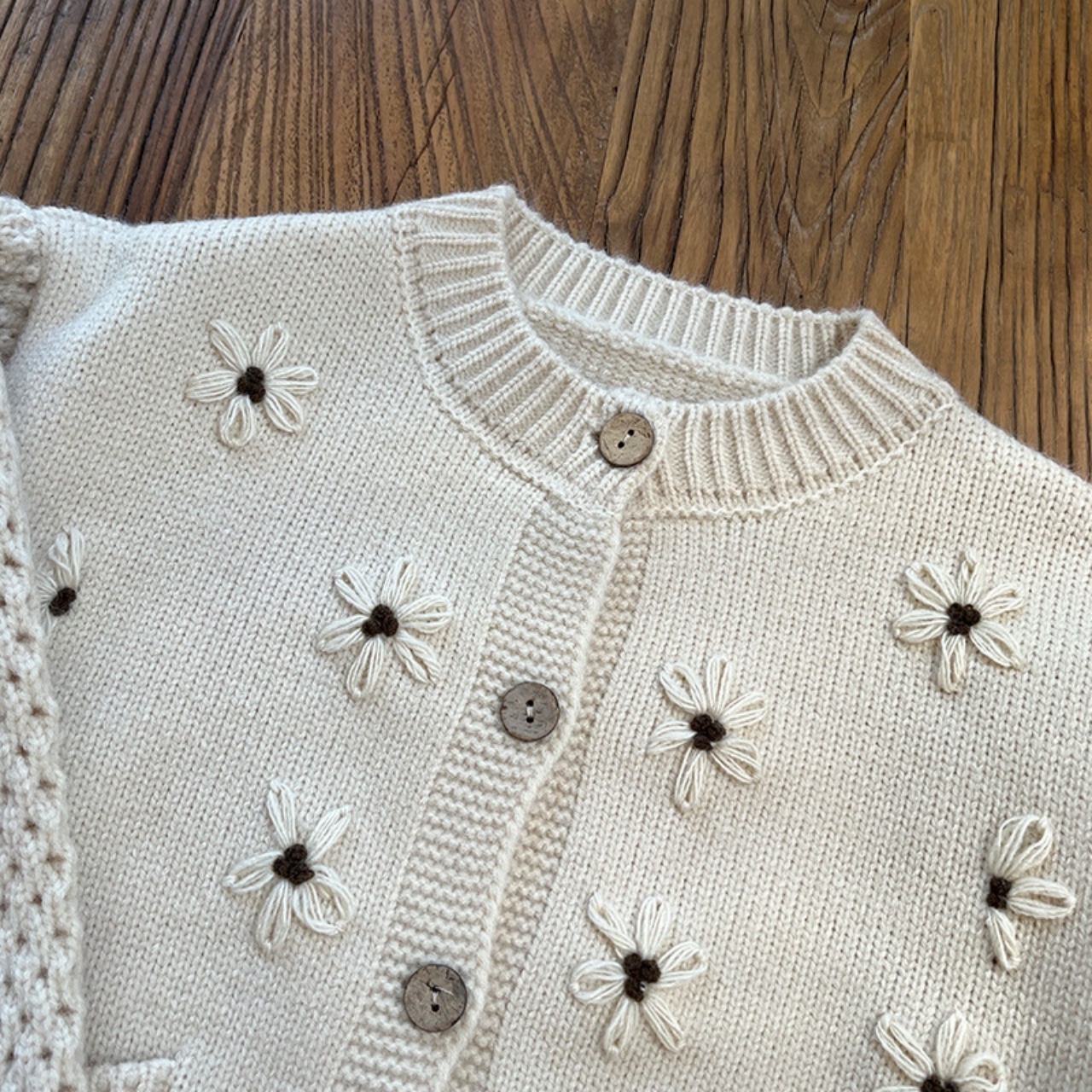 秋花柄ニット透かし編みカーディガン