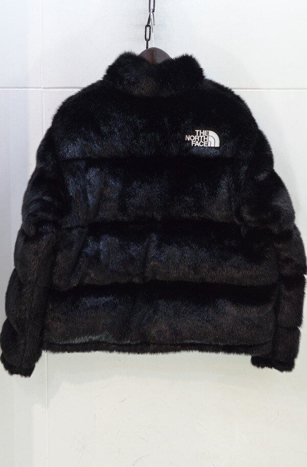 The North Face® Faux Fur Nuptse Jacket 黒