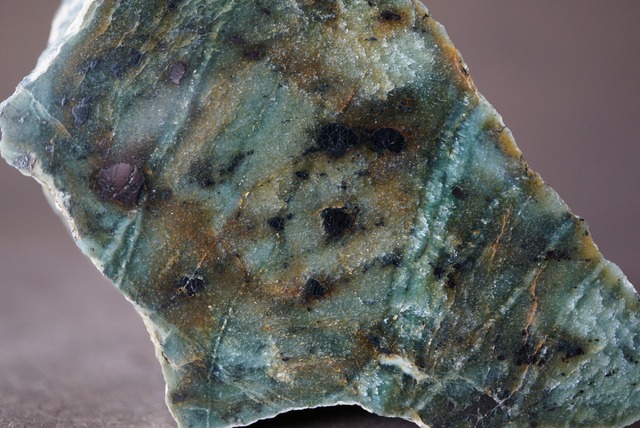 ブラジル バイーア州産サーペンティン（蛇紋石）Serpentin 1071