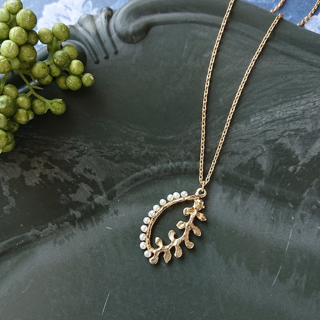 leaf pendant N003