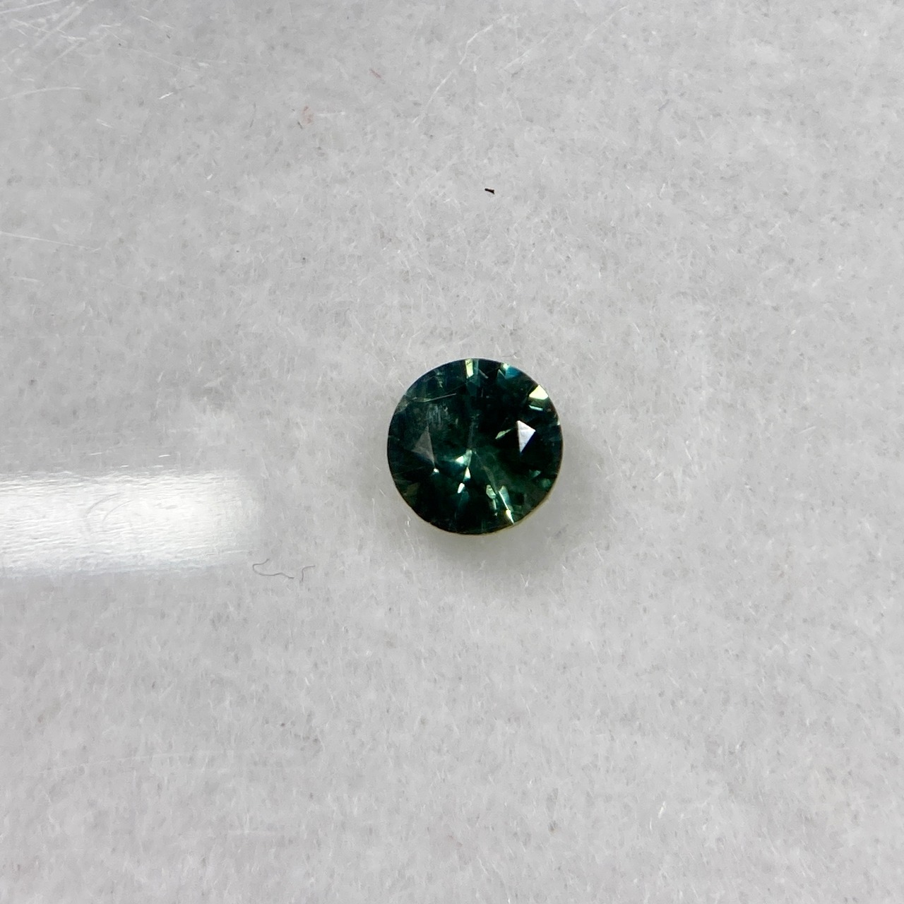 丸いサファイア 緑系 約3.1mm r-0089
