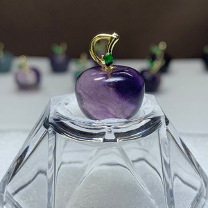 31.フローライトりんご・ペンダントトップ