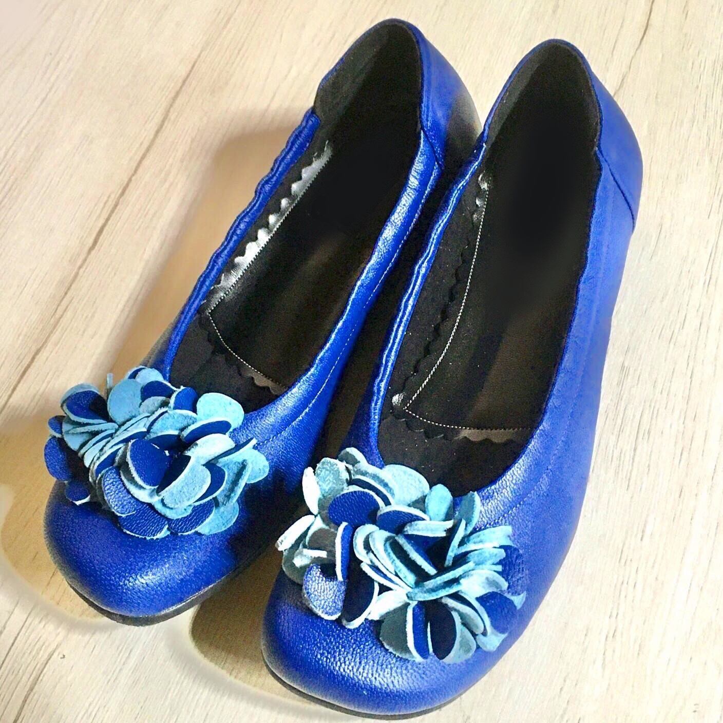 花飾りシャーリングフラットパンプス