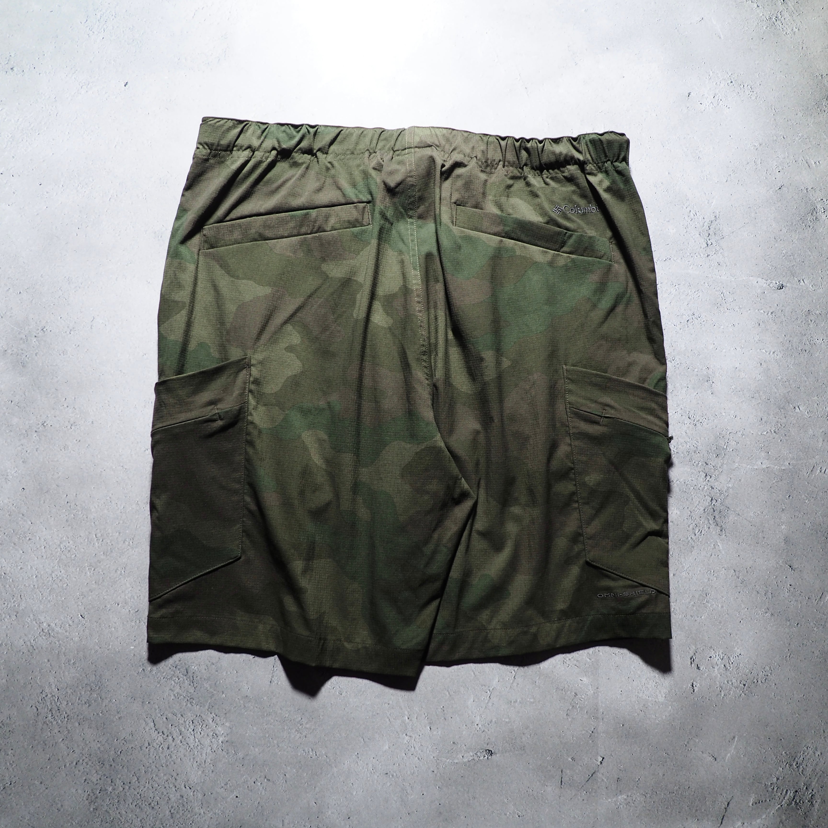 2000s ” Columbia ” Tech side Pockets × camouflage pattern short pants