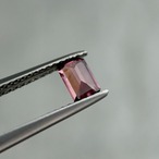 非加熱パープリッシュピンクサファイア エメラルドカット 5.5x3.5mm, 0.44ct, マダガスカル産