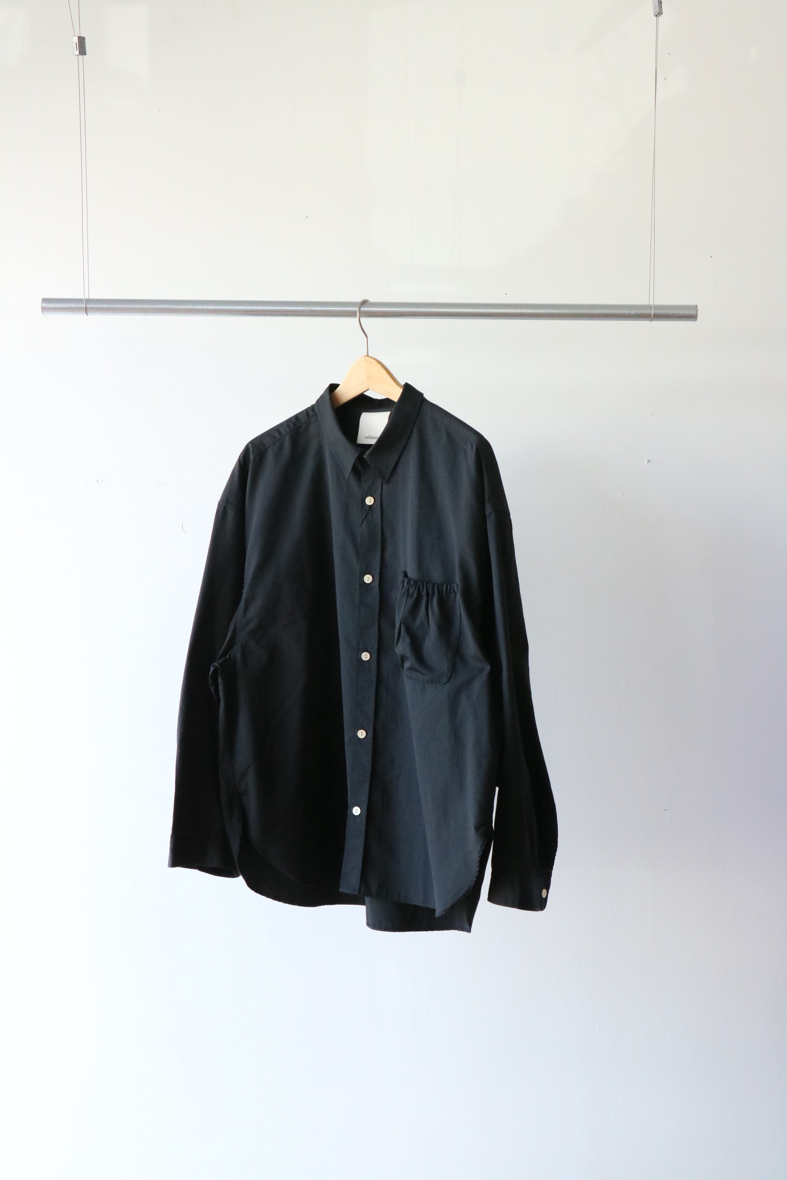refomed リストパッチワイドシャツ 長袖シャツ リフォメッド 楽天市場】refomed(リフォメッド) WRIST PATCH WIDE SHIRT OFF