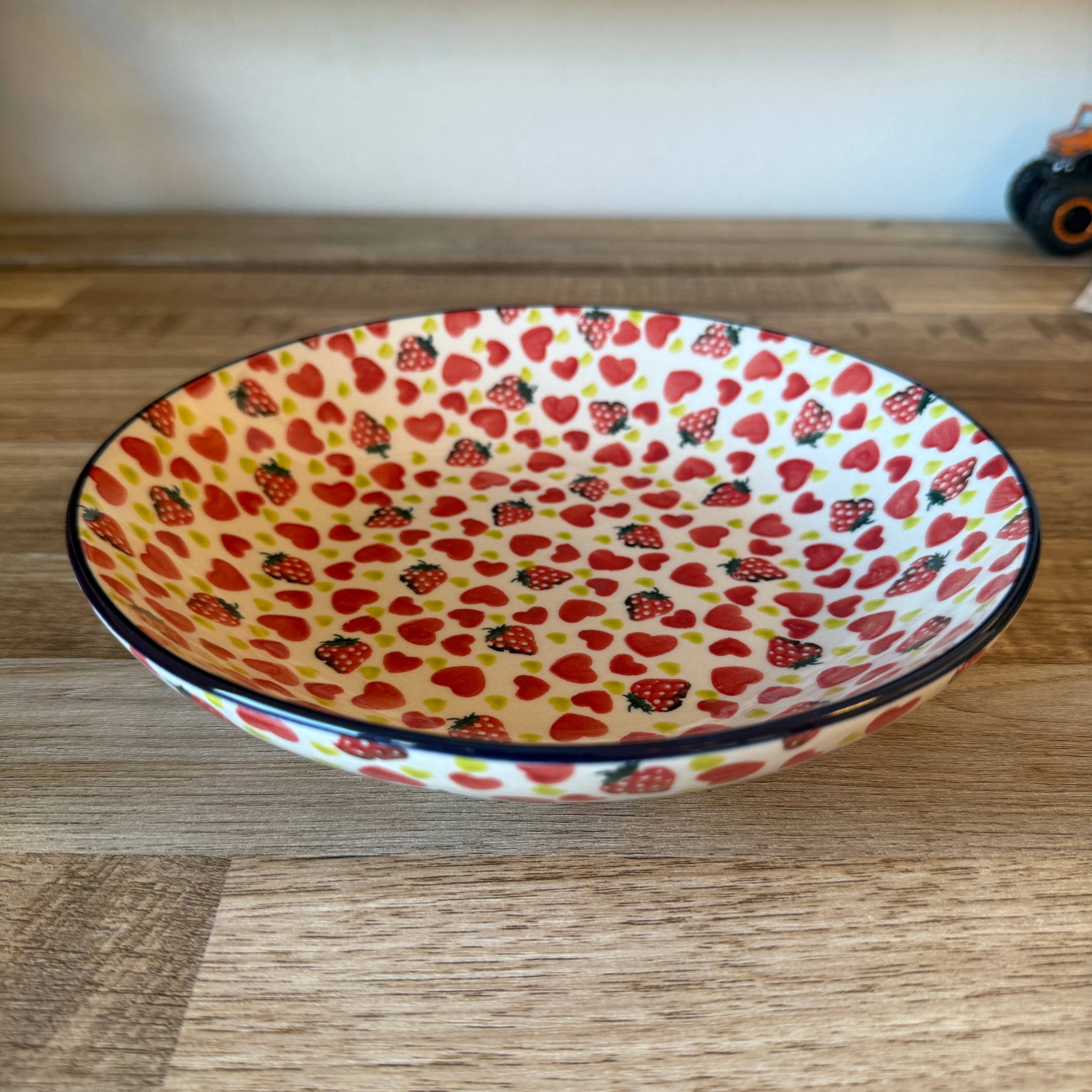 いちごとハート柄 深皿プレート | ポーリッシュポ タリーのおみせ