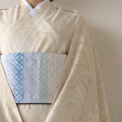 hannari〜鳥の子色〜本墨流し柄〜洗えるきもの（シルジェリー）〜