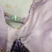 ベリーダンス オリエンタル 衣装 上下セット パープル系 トップス スカート ベルト チョーカー ベール アーム 紫 金 フリンジ 淡い 装飾 豪華 アーム飾り 腕飾り かわいい スリット 華やか ダンス衣装 イベント ステージ