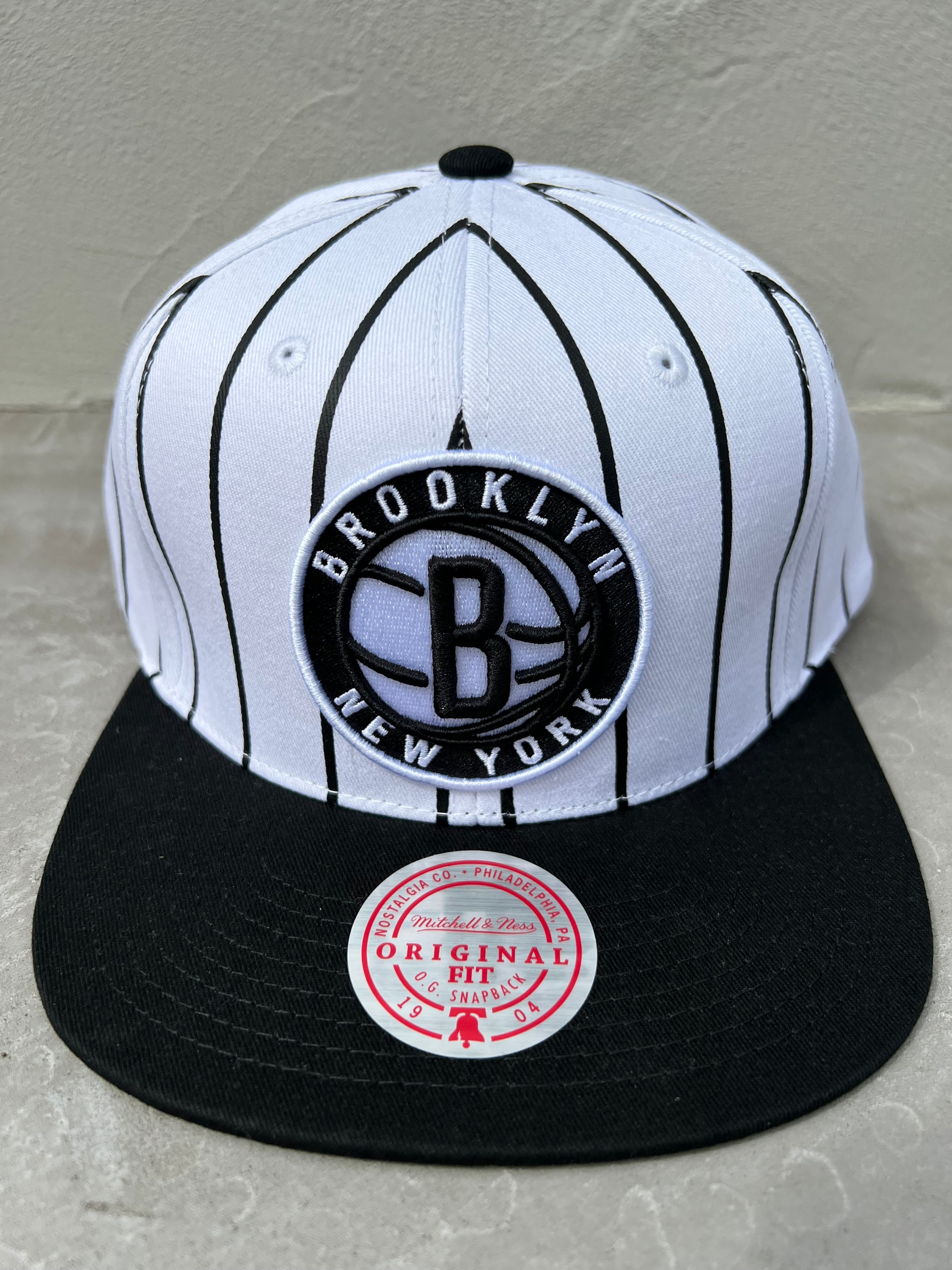 ストライプMitchell & Ness Brooklyn NETS ツバLOGO CAP スナップバック 黒x白