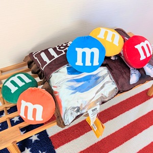 ✨️プレゼントで貰ったらめちゃ嬉しい♡✨️【 m&m's ( エムアンドエムズ ) 】 Snack Bag Plush Pillow Set / 5チョコレートプラッシュ in パッケージクッション〚アメリカン雑貨 アメトイ〛