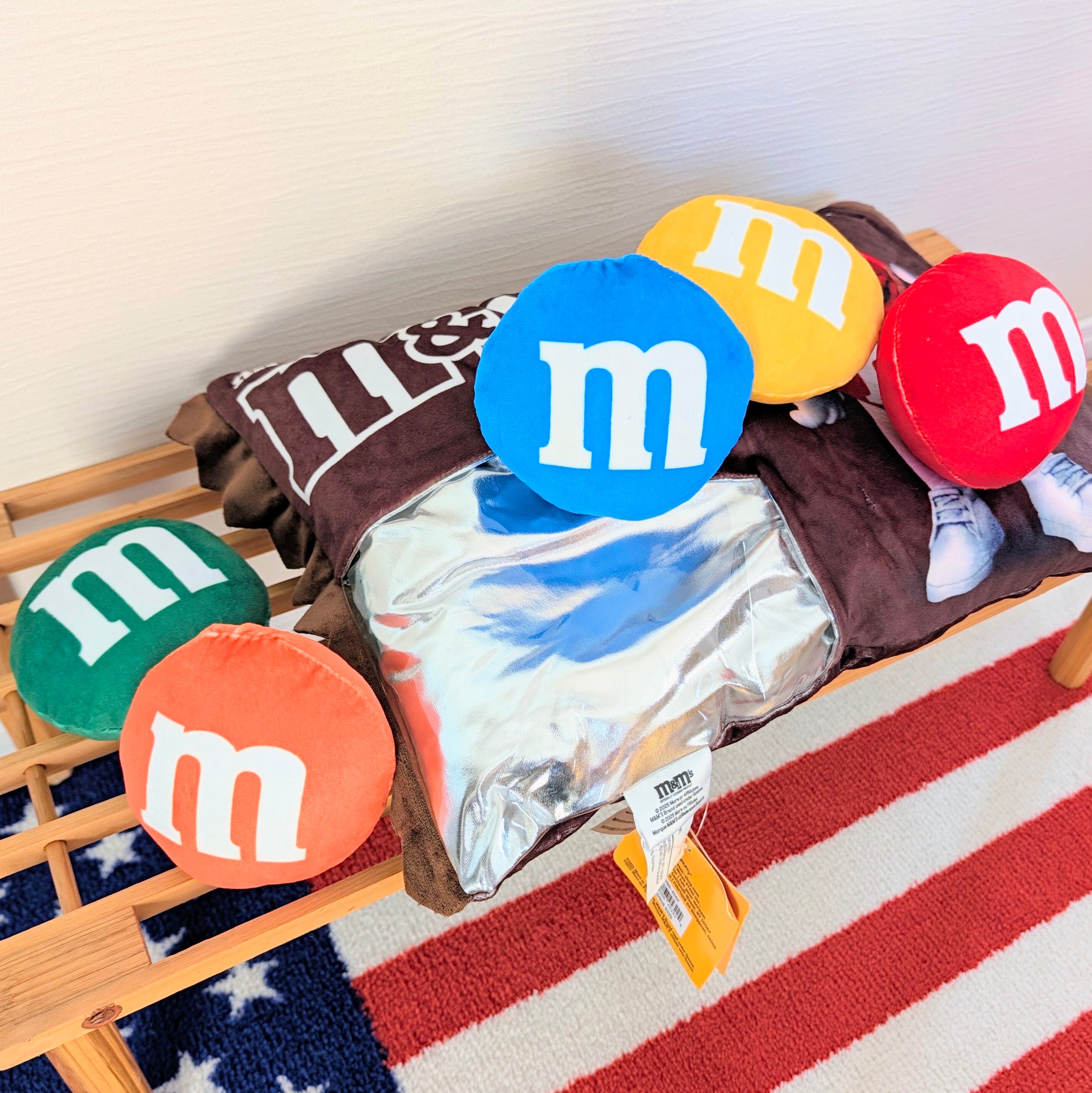 ✨️プレゼントで貰ったらめちゃ嬉しい♡✨️【 m&m's ( エムアンドエムズ ) 】 Snack Bag Plush Pillow Set / 5チョコレートプラッシュ in パッケージクッション〚アメリカン雑貨 アメトイ〛