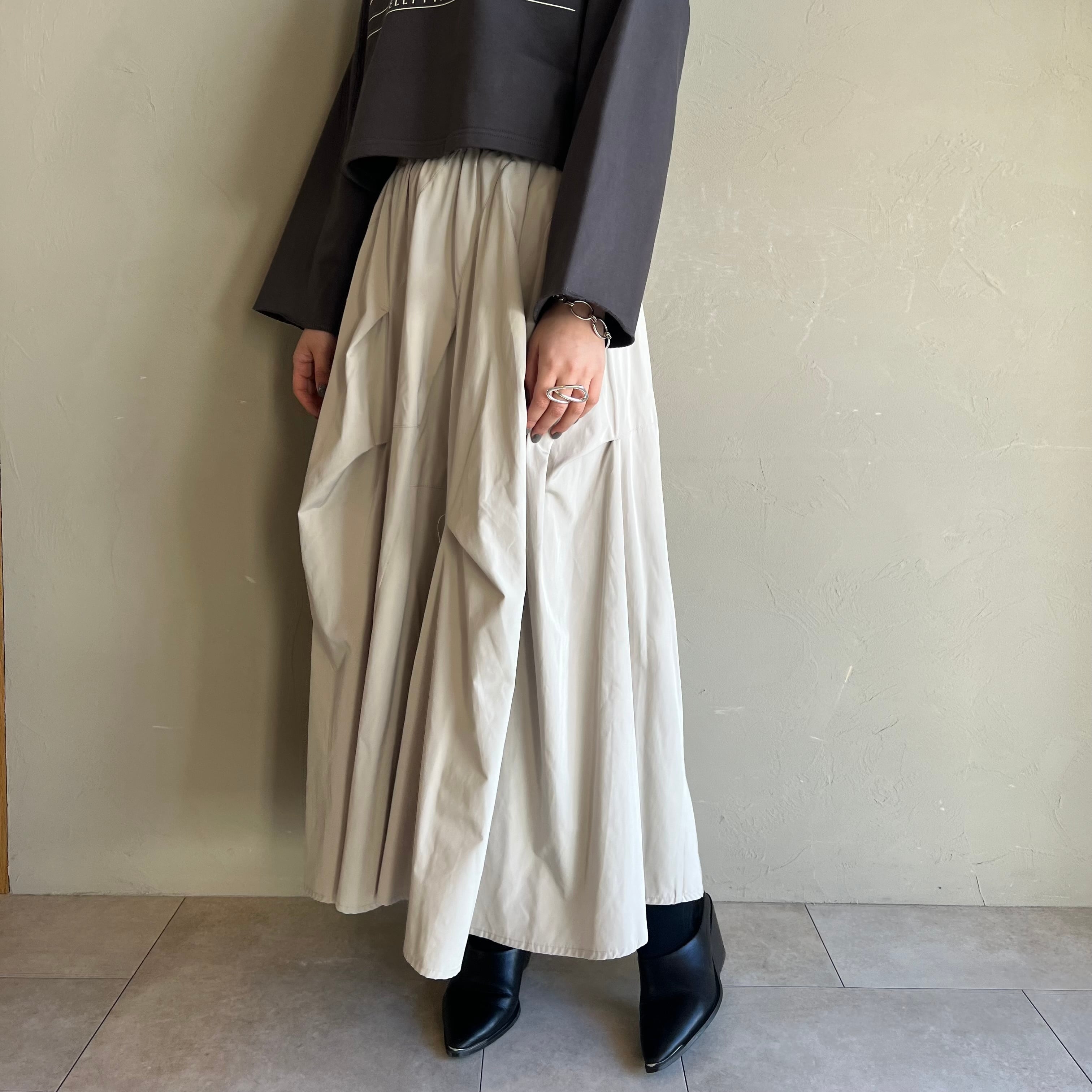 新品未使用　タグ付き　ランダムタックタフタスカート ランダムタックタフタスカート[DR47-25W104]｜URBAN RESEARCH