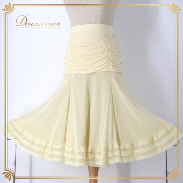 社交ダンス 衣装 スカート イエロー系  チャコットロイヤルダンス Chacott ROYAL DANCE クリーム色 無地 シンプル フリル スパンコール ラテン 透け感 黄 かわいい おしゃれ 上品 ふんわり 明るい 華やか 社交ダンス スカート おしゃれ衣装 かわいいスカート フリル付き 上品なデザイン ラテン衣装 クリームカラー パーティー衣装 軽やか きれいめ