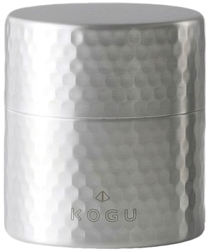 【努力特価】KOGU 茶考具 保存容器 茶筒 小  食洗機対応 内蓋付き 密閉性が良い 光遮断 鮮度を保つ 槌目模様 茶葉100g ステンレス シンプル 紅茶 食品 缶 プレゼント 燕三条 43976 プレゼント 誕生日 記念日 ギフト 贈り物 下村企販