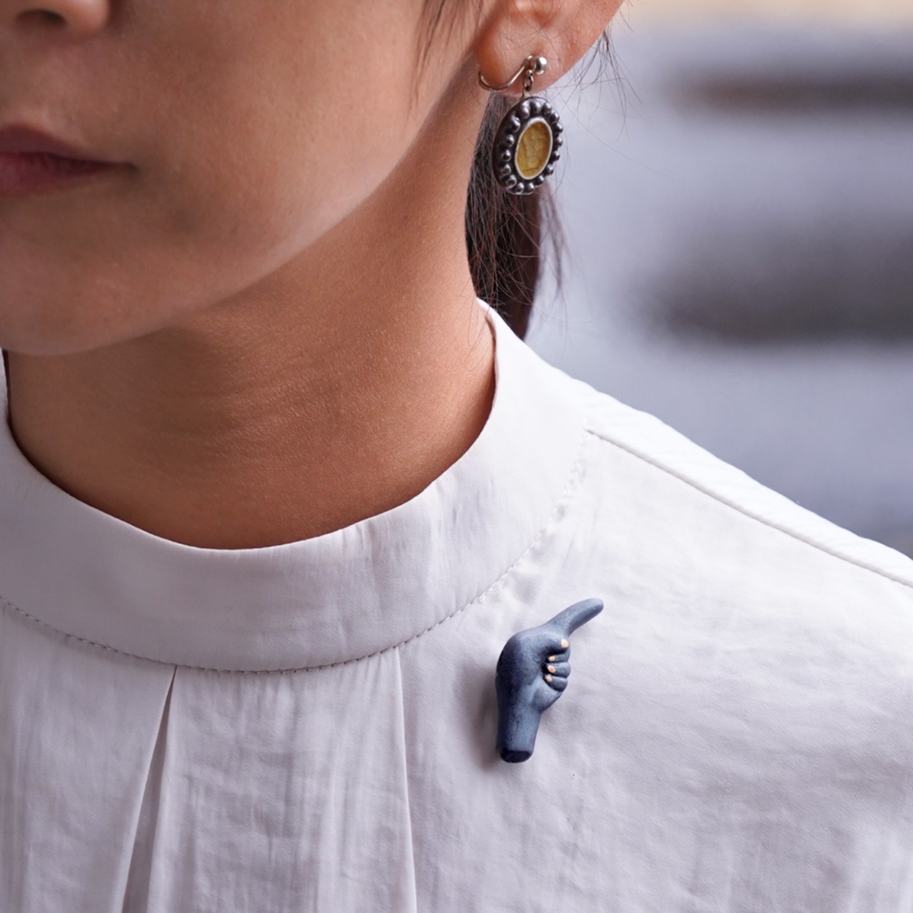 あっち　ブローチ