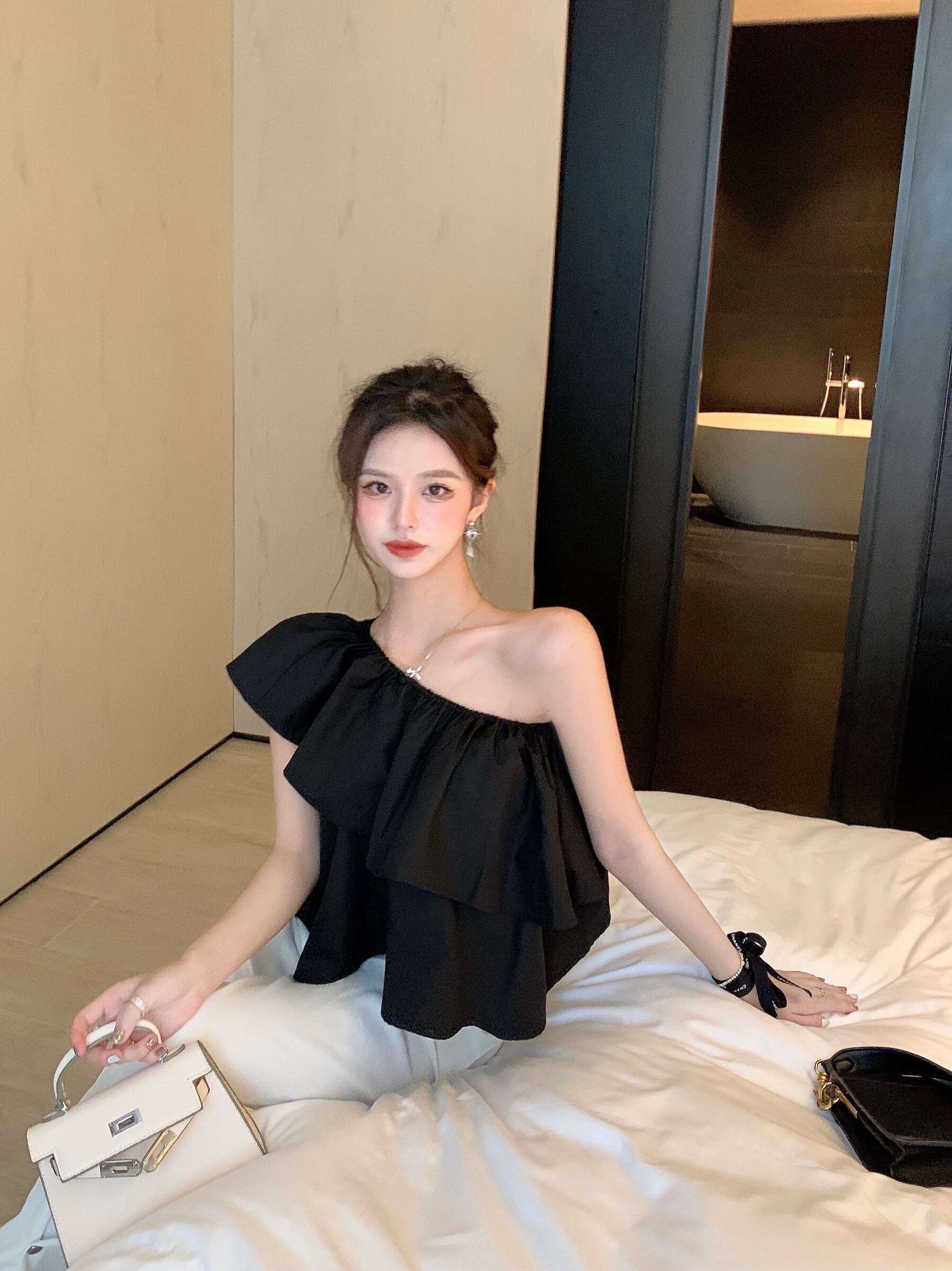 ショートシャツ サマーブラックトップス 夏物 オフショルダー ブラックストロベリース10920654625