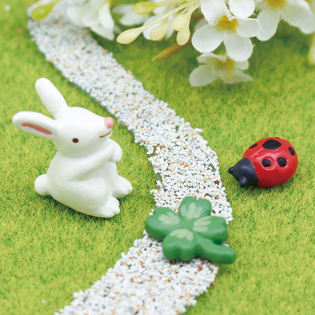 ミニミニフレンズセット　ウサギ テントウムシ クローバー　（ミニチュア　動物）