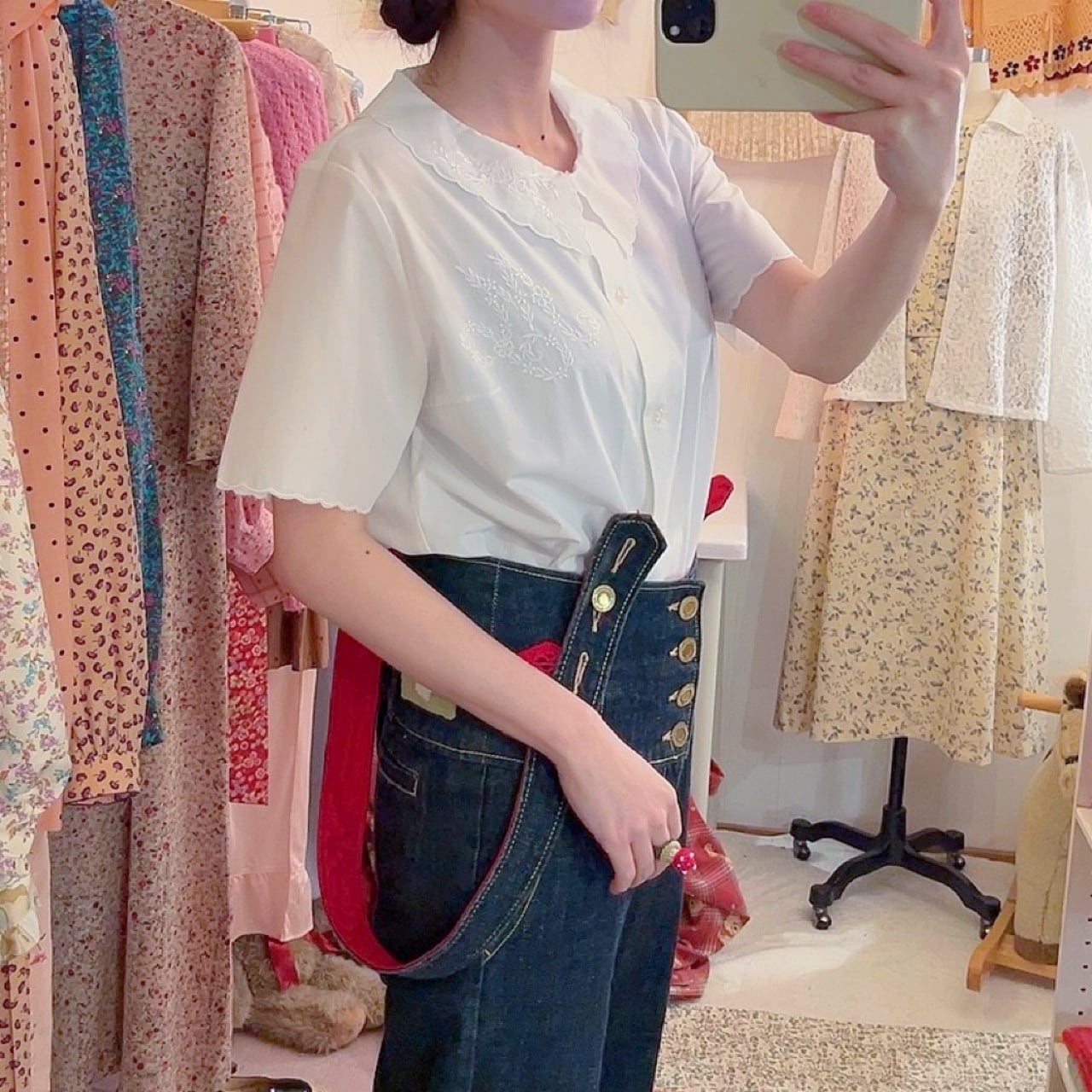 flower embroidery scallop white blouse