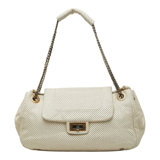 シャネル マトラッセ ココマーク 2.55 パンチング チェーン ショルダーバッグ オフホワイト レザー レディース CHANEL 【中古】