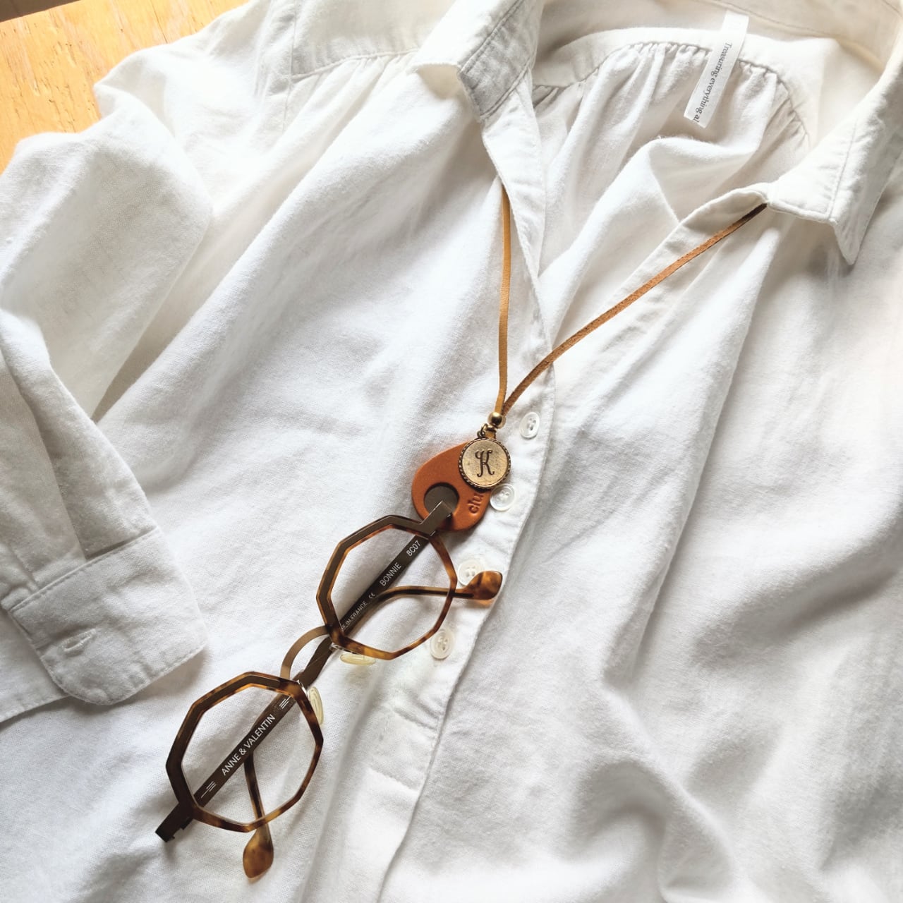 glasses holder雫（メガネホルダー、イニシャルチャーム付き）:全7色