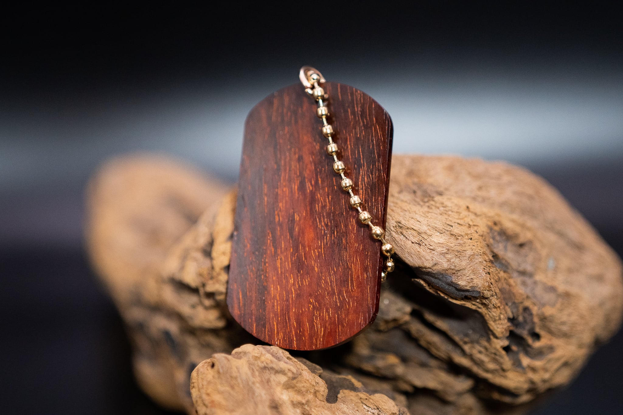 【 深紅の銘木 】老紅木 ドッグタグ