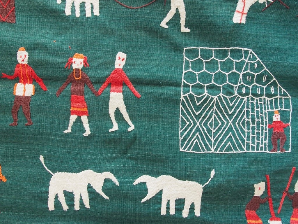 NAGA TRIBE - EMBROIDERY TAPESTRY / GREEN | casablanca
