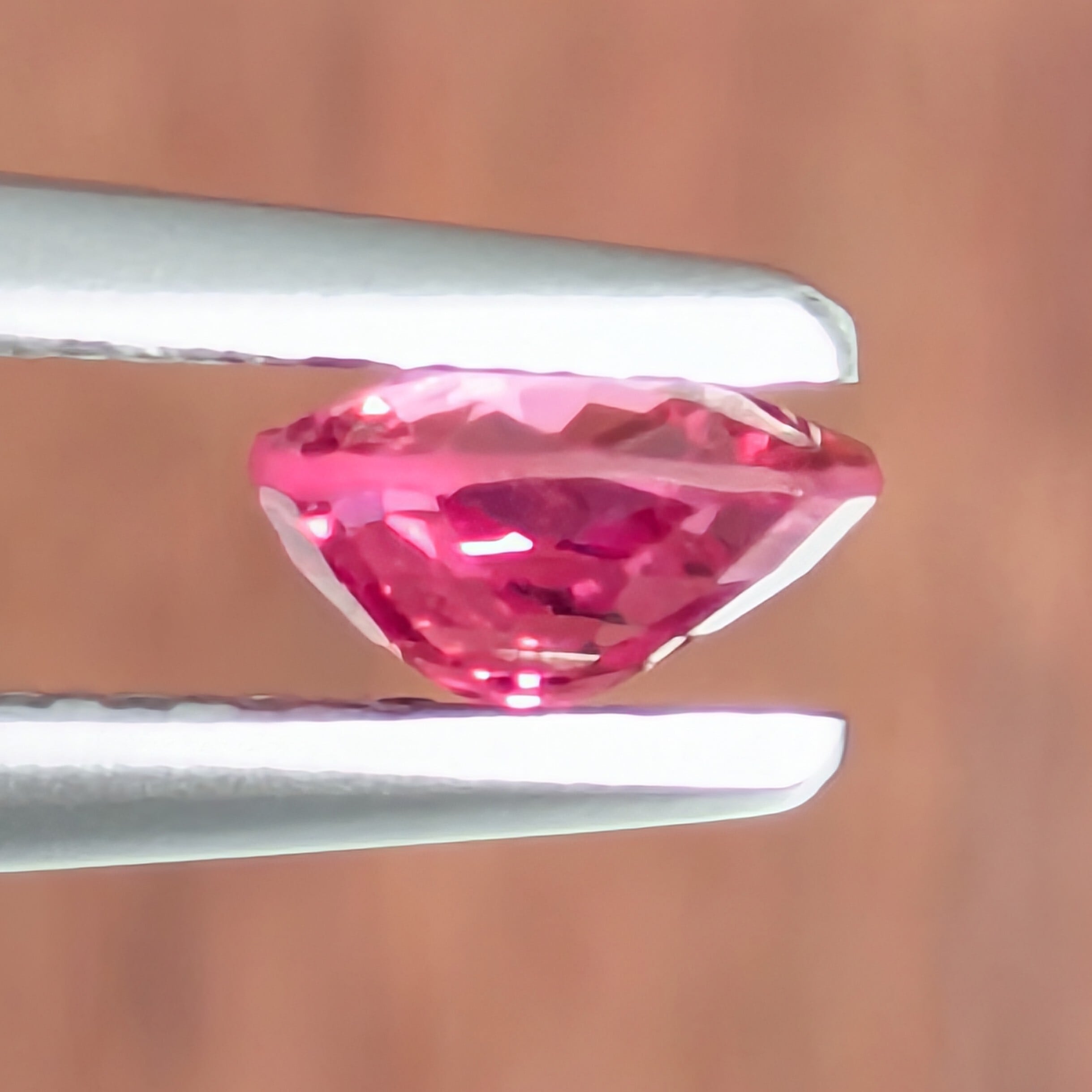 ホットピンクスピネル ルース ミャンマー・モゴック産 【0.32ct